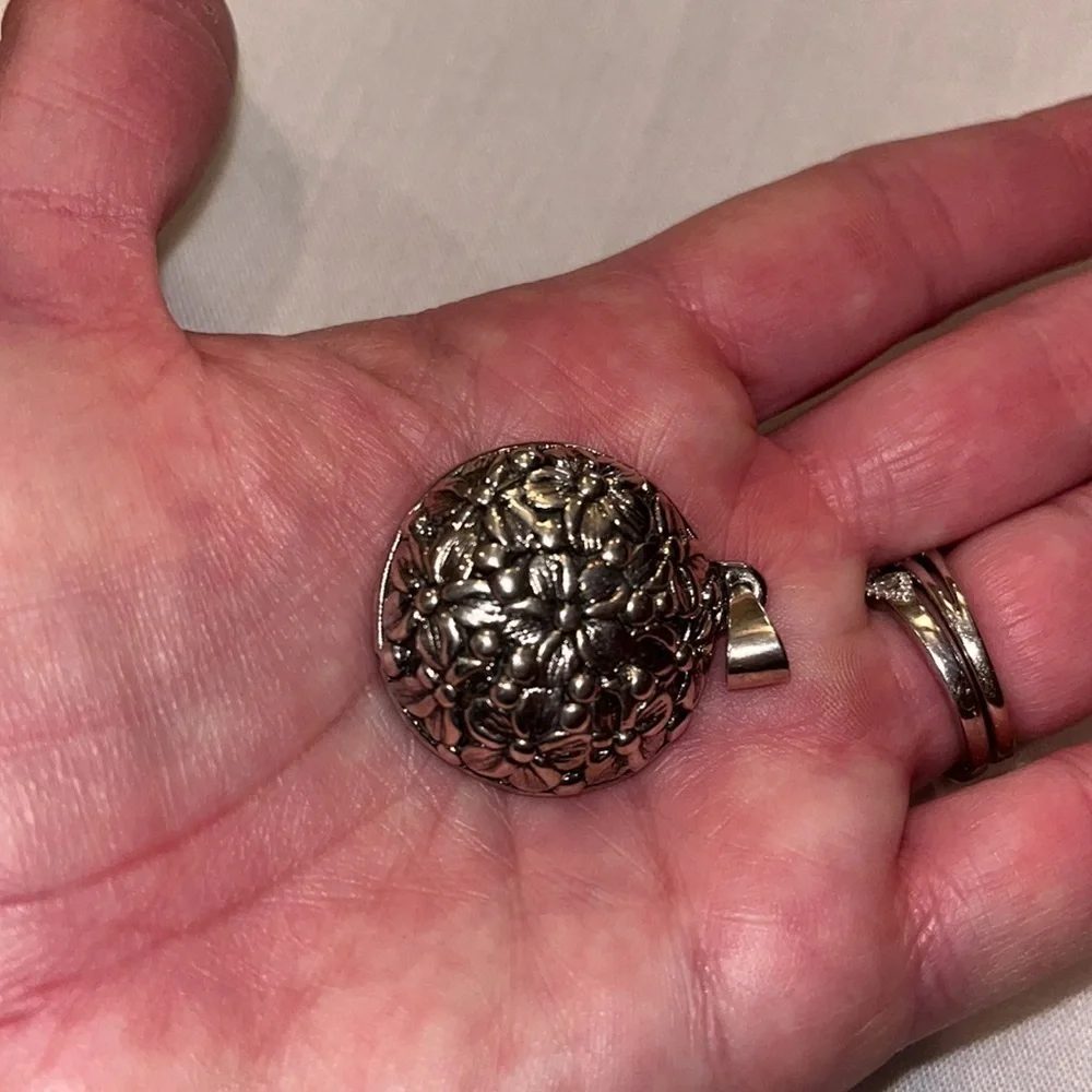 Floral silver puffed 925 pendant